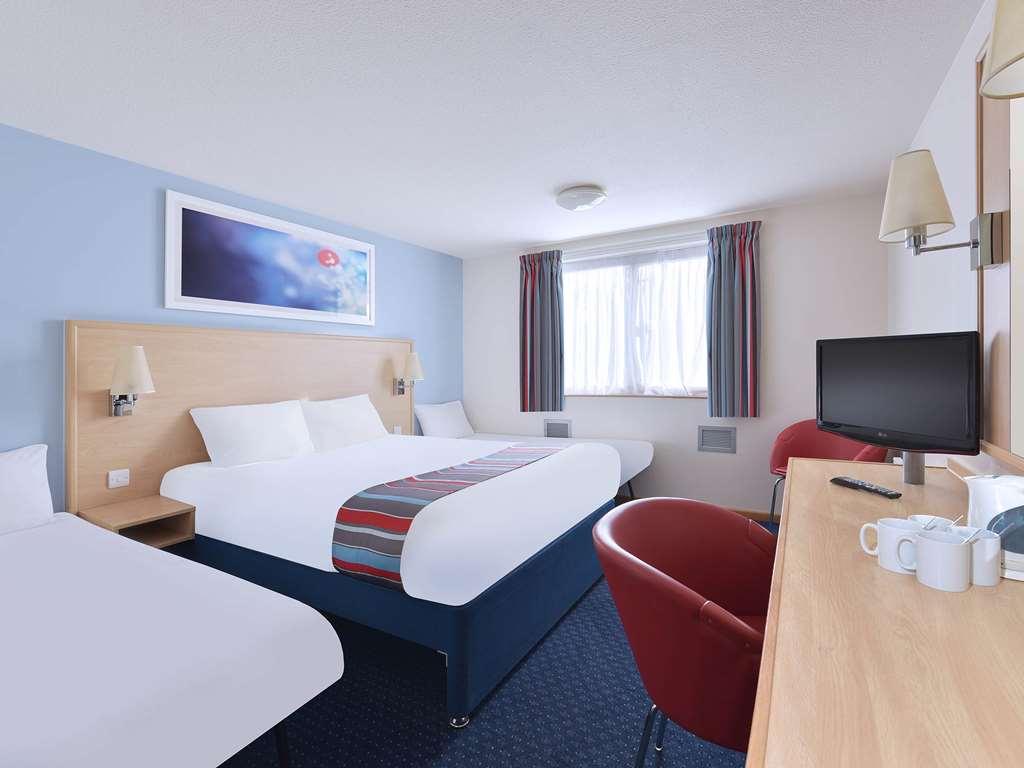 Travelodge Stirling M80 Cambusbarron Δωμάτιο φωτογραφία