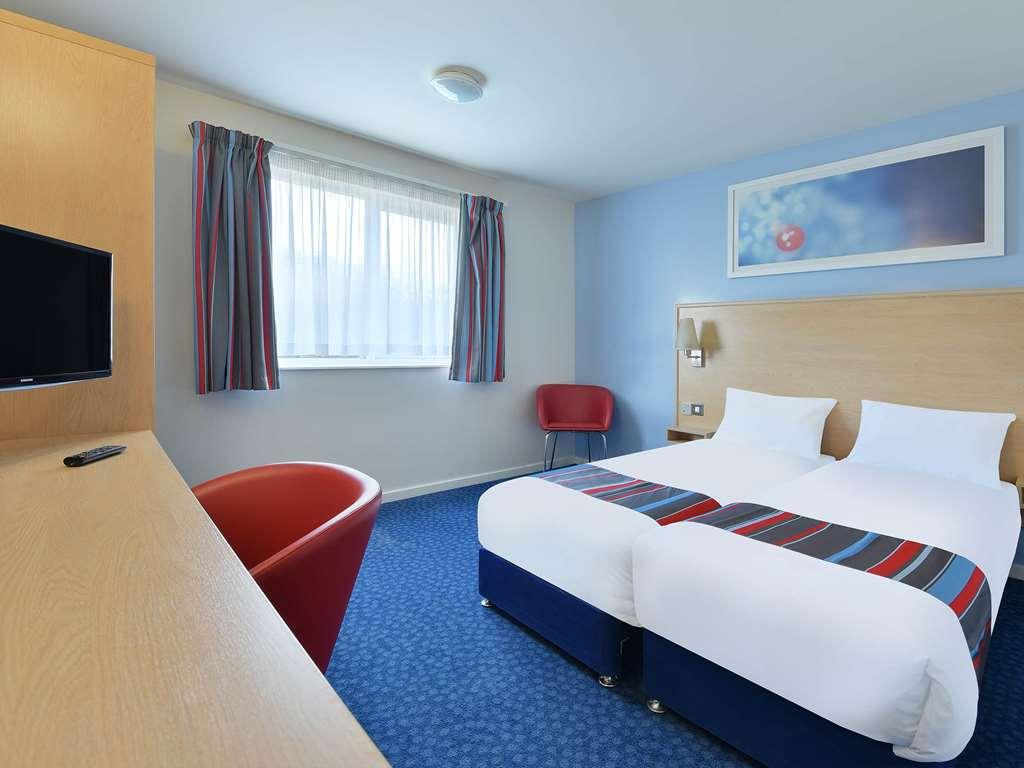 Travelodge Stirling M80 Cambusbarron Δωμάτιο φωτογραφία