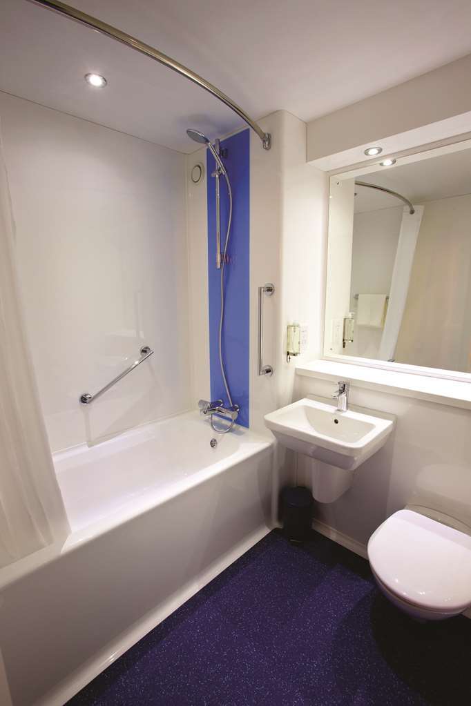 Travelodge Stirling M80 Cambusbarron Δωμάτιο φωτογραφία